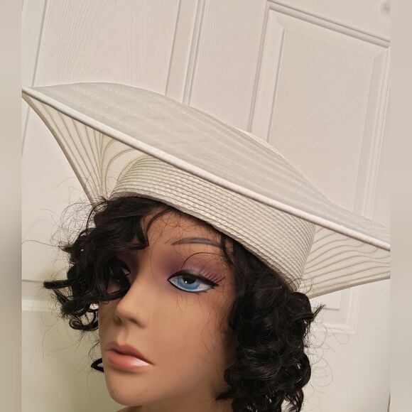 Hat   - Picture 3 of 9